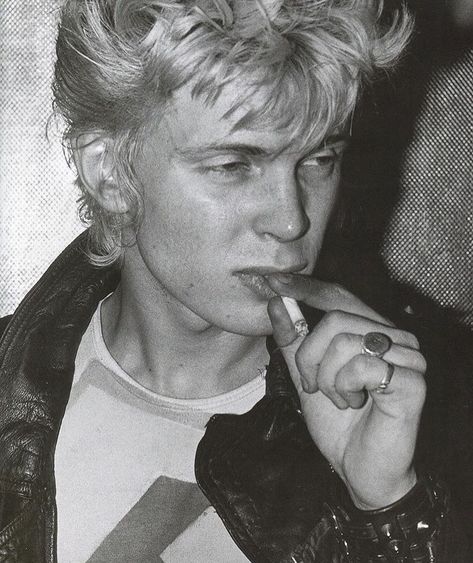 2,362 Me gusta, 14 comentarios - Rock Gallery ✨ (@therockarchive) en Instagram: "Billy Idol in NYC, 1978. Shot by Ebet Roberts" Nick Lowe, Billy B, New Wave Music, The Cramps, Billy Idol, Music People, Post Punk, Pretty Men, David Bowie