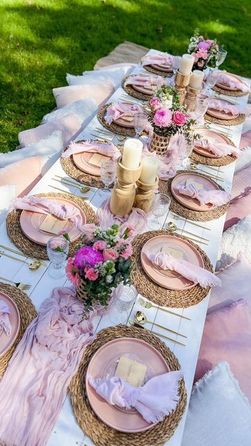 Picnic B Day Party, Pink Picnic Birthday Party, Girly Picnic Birthday Party, Picnic Style Birthday Party, Pink Beach Picnic, Pink Picnics, Girls Picnic Birthday Party, Pink Birthday Picnic, Pink And White Picnic