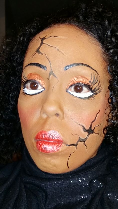 Cracked Face Makeup, Cracked Makeup, Cracked Doll Makeup, Cracked Doll, Half Face Makeup, Steampunk Makeup, Clown Oc, Geisha Makeup, Quick Halloween Costumes