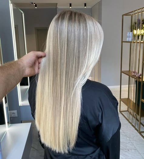 Low Lights On Platinum Blonde Hair, Blonde Hair Inspo Straight, Pramenovi Blondes, Blonde Lowlights With Money Piece, Long Blonde Haircut Ideas, Full Head Blonde Highlights With Money Piece, Baliage Hair Blond, Ice Blonde Hair Balayage, Lowlights To Blonde Hair