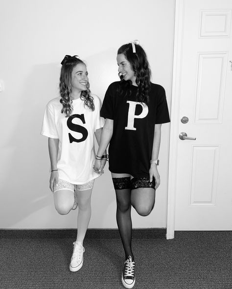 Salt And Pepper Duo Costume, Dynamic Duos Spirit Week Best Friends, Dynamic Duos For School, Salt And Paper Costume, Black And White Duo Costumes, Dynamic Duo Friends, Easy Dynamic Duo Costumes Last Minute, Salt And Pepper Halloween Costumes, Famous Duos Spirit Week