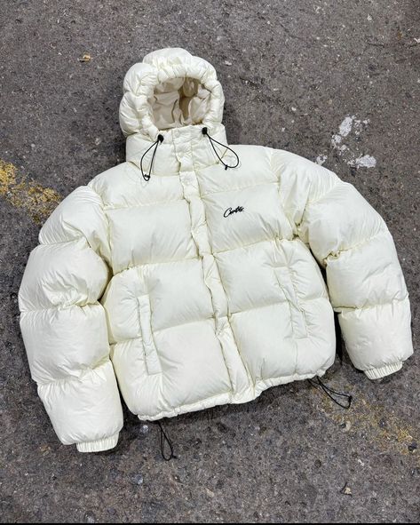 Puffer Jacket Outfit Winter Style, White Puffer Jacket Outfit, Best Puffer Jacket, Fire Clothes, White Puffer Jacket, Puffer Jacket Outfit, White Puffer, Rule The World, Chill Fits