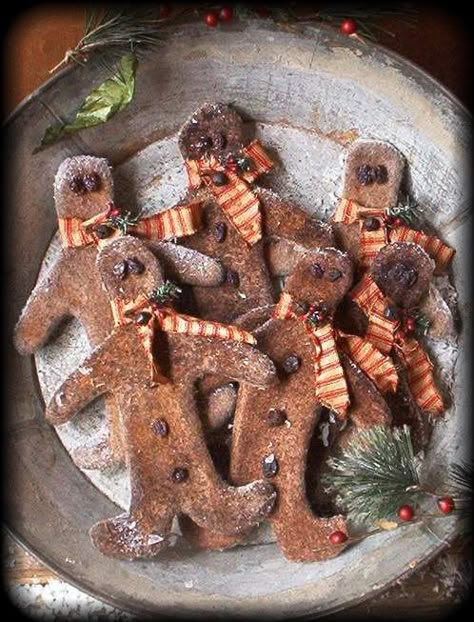 primitive gingerbread boy ornies from The Old Glory Company...e-pattern $7.00 Primitive Gingerbread Men, Gingerbread Crafts, Primitive Patterns, Prim Christmas, Primitive Crafts, Country Crafts, Gingerbread Men, Bowl Fillers, Primitive Christmas