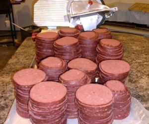 How To Make Bologna, Homemade Bologna Recipes, Homemade Lunch Meat Recipes, Trail Bologna Recipe, Deer Bologna Recipe, Pickled Bologna Recipe, Pickled Bologna, Homemade Bologna, Luncheon Meat Recipe