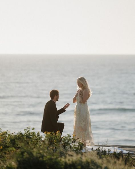 it’s not everyday that you get to capture your besties engagement - and not every besties engagement looks like the freaking bachelor finale 🥂💍 @conner_coombs did good!!! Sunset Cliffs Proposal, Sunset Cliffs San Diego Engagement, Proposal Sunset, San Diego Proposal, California Proposal, Sunset Proposal, Engagement Looks, Sunset Cliffs San Diego, Dream Proposal