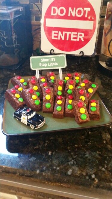 Stoplight brownie Stop Light Brownies, Stoplight Brownies, Cars Party, Light Desserts, Urban Gardening, Stop Light, Cars Birthday, 1st Bday, Urban Garden