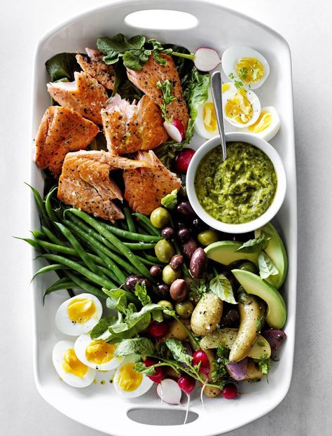 Wfh Lunch, Salmon Nicoise, Salmon Nicoise Salad, Salad With Salmon, Nicoise Salad, Roasted Salmon, Dinner Salads, Food Fresh, Easy Lunches