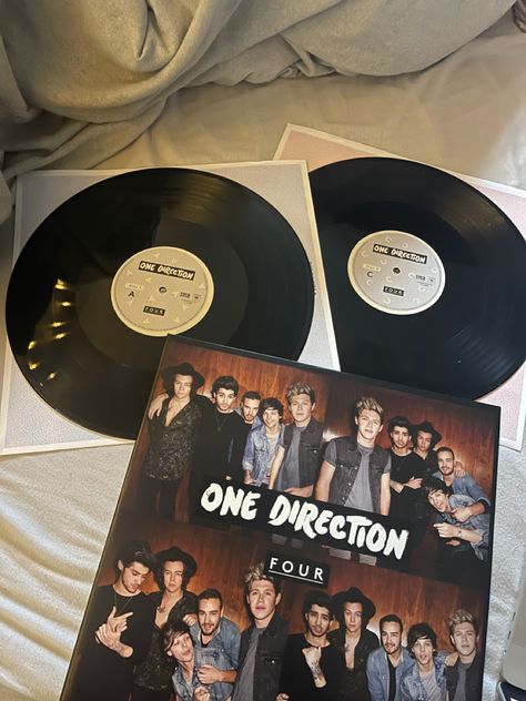 One Direction Merch Aesthetic, One Direction Aesthetic Lyrics, Directioner Aesthetic, One Direction Vinyl, One Direction Core, One Directiom, One Direction Aesthetic, 1d Core, Four One Direction