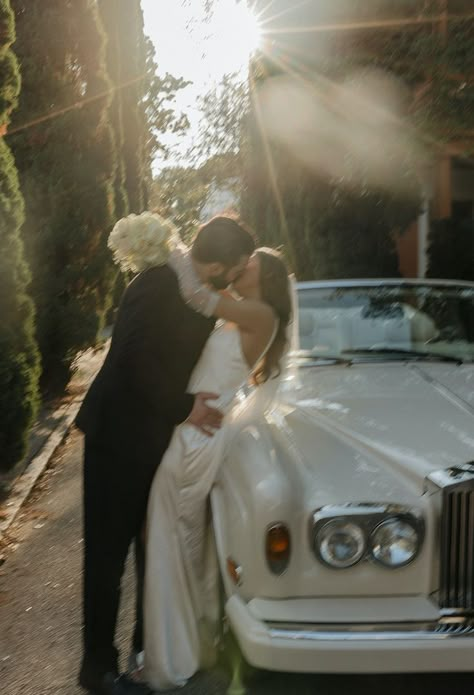 White Classic Car Wedding, Ferrari Engagement Photos, Romantic Vintage Engagement Photos, Wedding Photo Ideas Car, Engagement Vintage Photos, Vintage Car Wedding Photoshoot, Getaway Car Wedding Pictures, Engagement Car Photos, Engagement Shoot Car