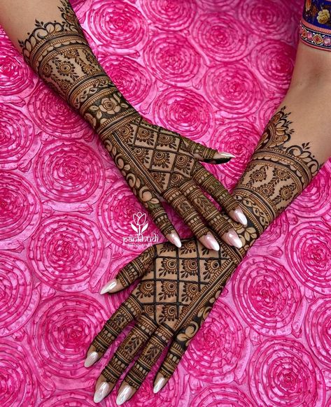 New Latest Mehndi Design, Arabic Bridal Mehndi Designs, Short Mehndi Design, Front Mehndi Design, New Bridal Mehndi Designs, Mehndi Designs For Kids, Simple Mehndi Designs Fingers, Engagement Mehndi Designs, Pretty Henna Designs