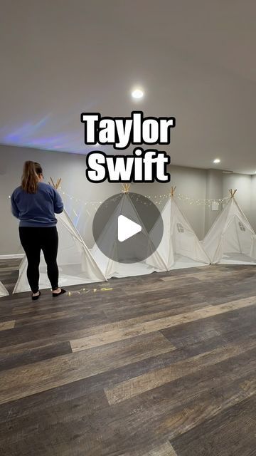 Sleepover Ideas 10-12, Birthday Sleepover Themes, Sleepover Mattress Ideas, Preppy Fort Ideas, Fort Birthday Party Ideas, Aesthetic Tent Sleepover, Taylor Swift Tent Sleepover, Sleepover Room Ideas, Sleepover Setup Ideas