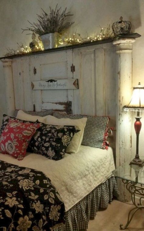 Bedroom with old doors headboard Doors Headboard, Country Style Bedroom Decor, Headboard From Old Door, Vintage Farmhouse Bedroom, Country Style Bedroom, Farmhouse Bedroom Decor Ideas, Farmhouse Style Bedrooms, French Country Bedrooms, Country Bedroom