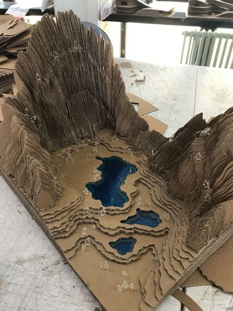 Cardboard Architecture Model Projects, Architecture Miniature Models, Homemade Dnd Terrain, Maket Architecture Ideas Projects, Maquette Architecture Ideas, 3d Cardboard Art, Dnd Crafts Diy, Architecture Diorama, Cardboard Landscape