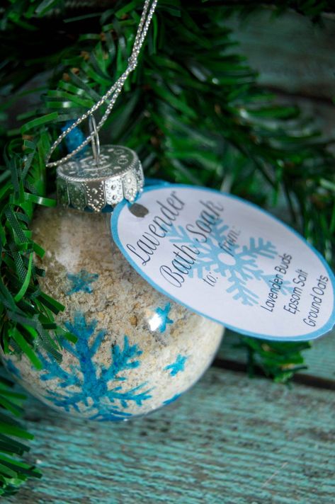 As much as I love making handmade Christmas ornaments, I also like making gifts that are practical and provide a little pampering too! This DIY Lavender Bath Soak Ornament is the perfect gift to hang for the holiday season and then use in the new year! Lavender Bath Soak, Diy Lavender, Making Gifts, How To Tie Ribbon, Lavender Bath, Food Ornaments, Sharpie Marker, Lavender Farm, Lavender Buds