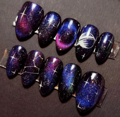 Solar System Nails, Galaxy Nails Designs, Astronomy Nails, Nail Galaxy, Nail Art Galaxy, Natural Stone Earrings Handmade, Space Nail Art, Cosmic Nails, Planet Nails