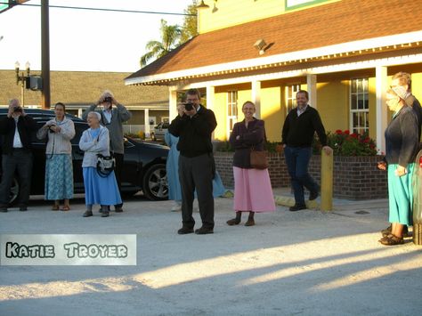 Pinecraft-Sarasota ~ Sarah's Country Kitchen ~ Pinecraft Florida, Rumspringa, Amish Lifestyle, Amish Culture, Amish Life, Amish Country, Family Values, Bible Lessons, Country Kitchen