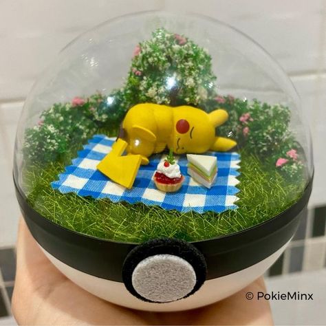 Pokemon Doughnut, Pokemon Clay Ideas, Pokémon Diorama, Pokémon Terrarium, Pokemon Garden, Pokemon Clay, Clay Pokemon, Diy Video Game, Pokemon Crafts