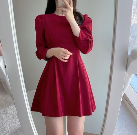 Clothes Sport, Aesthetic Edgy, Birthday Night, Cute Formal Dresses, Red Outfits, Simple Style Outfits, Autumn Girl, Skater Aesthetic, Fashion Design Patterns