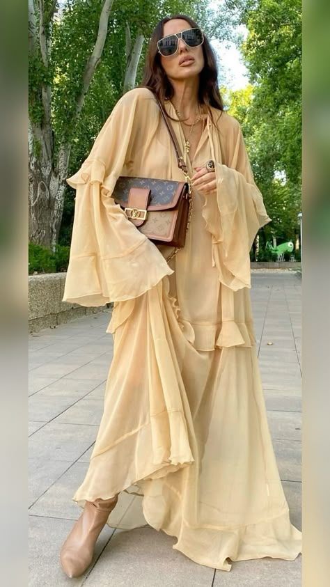 Long Sleeve Flowy Maxi Dress, Boho 2024, Am I Wrong, Boho Chique, Dress Shopping, Boho Girl, A Wedding Dress, Female Friends, Abayas Fashion