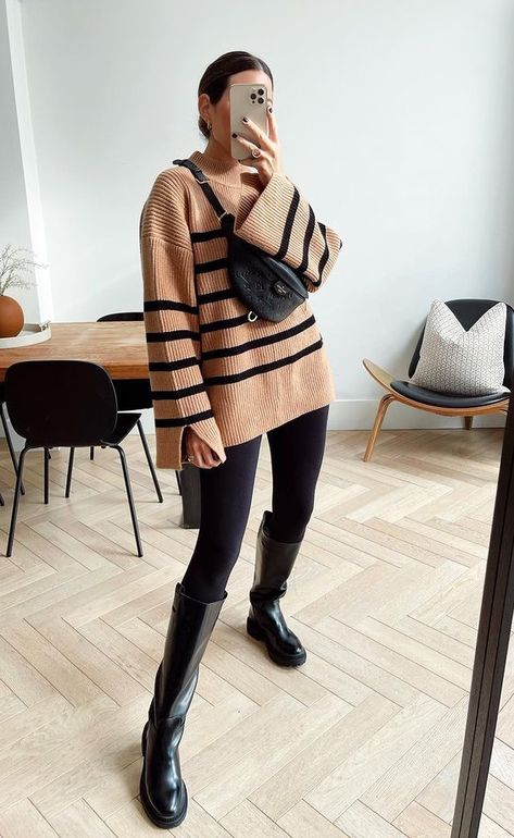 Totême Boots Outfit, Leggings And High Boots Outfit, Cream Pullover Outfit, Brown Riding Boots Outfit 2023, Rainboots Outfit Work, Black Rainboots Outfit, Rainboots Outfit Fall, Rainboots Outfit Winter, Kneehighboots Outfits