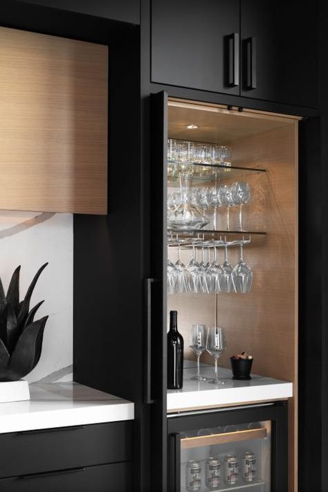 Modern Kitchen Images, Hanging Wine Glasses, Lakehouse Kitchen, Black Modern Kitchen, Hanging Wine Glass Rack, Wine Glass Storage, Beverage Center, Glassware Storage, Bar Fridges