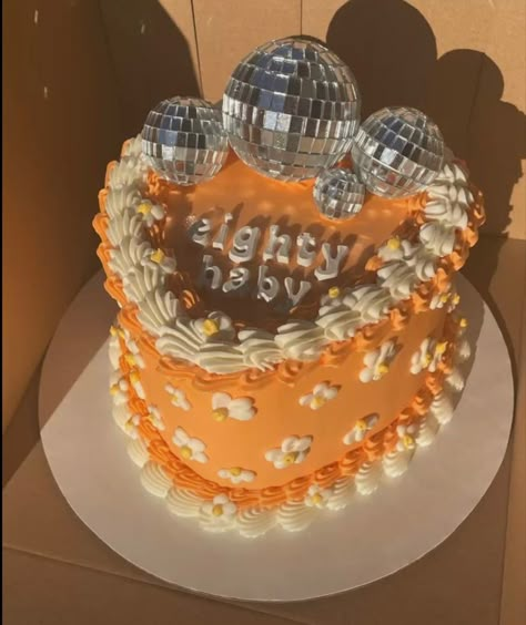 Retro Themed Cake, 70s Cake Ideas Disco Party, 70s Birthday Cake Ideas, Groovy Disco Cake, 27 Birthday Ideas For Her Decoration, Groovy Themed Cake, 70s Style Birthday Cake, Birthday 70s Theme, Boho Birthday Cakes