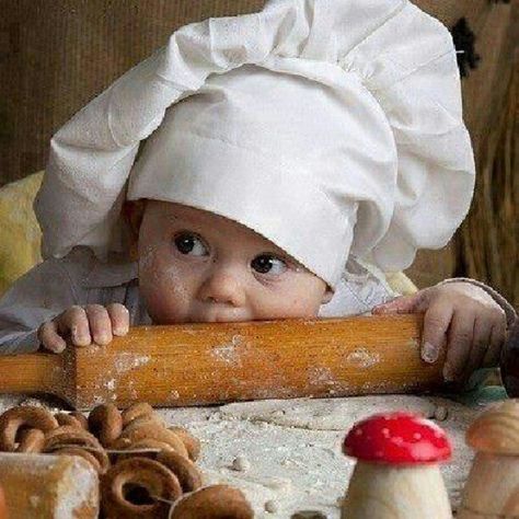 the baker Kind Photo, Baby Fotografie, Foto Baby, Jolie Photo, Beanie Babies, Baby Photoshoot, 귀여운 동물, Little People, Cute Photos