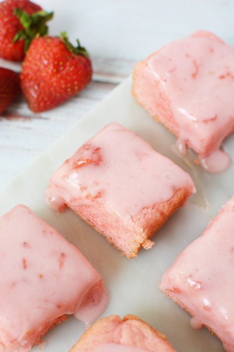 Strawberry Cake Mix Brownies Recipe Strawberry Cake Mix Recipes Easy, Strawberry Brownies Recipe Cake Mixes, Box Cake Mix Ideas, Strawberry Box Cake Mix Hacks, Cake Mix Brownies Recipe, Strawberry Cake Mix Recipes, Cake Mix Brownies, Strawberry Brownies, Strawberry Cake Mix