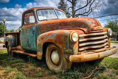 1950 Chevy Truck, Rusty Cars, Old Pickup, Chevrolet Pickup, Old Pickup Trucks, Farm Trucks, 1957 Chevrolet, Truck Art, Abandoned Cars