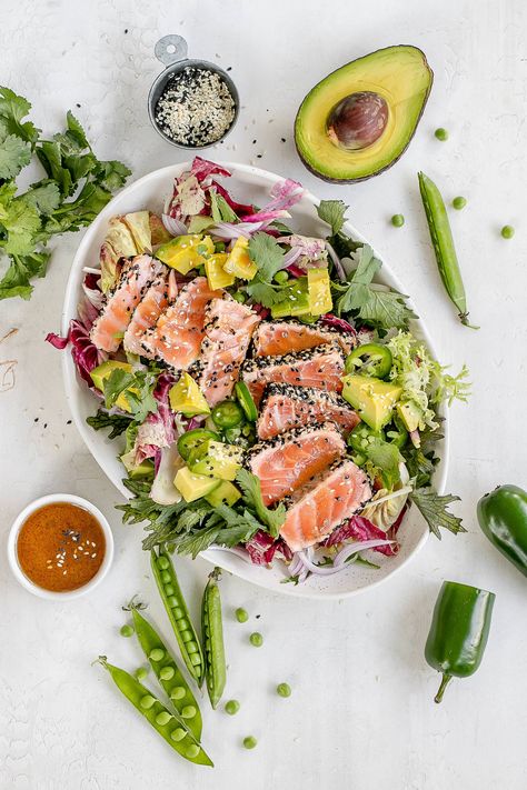 Salmon Tataki Salad with Miso Dressing Tuna Sashimi Salad, Tuna Tataki Salad, Tuna Salad Dressing, Salmon Tataki, Salad With Miso Dressing, Sashimi Salad, Salad Nicoise, Asian Fish, Quick Salmon