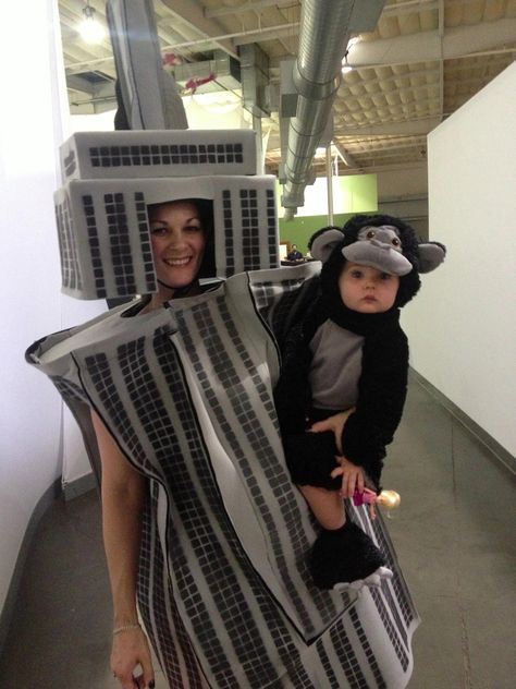 Best Homemade King Kong and the Empire State Building Costume Building Costume, King Kong Costume, The Empire State Building, Diy Halloween Costumes, King Kong, Diy Halloween, Halloween Treats, Empire State, Halloween Ideas