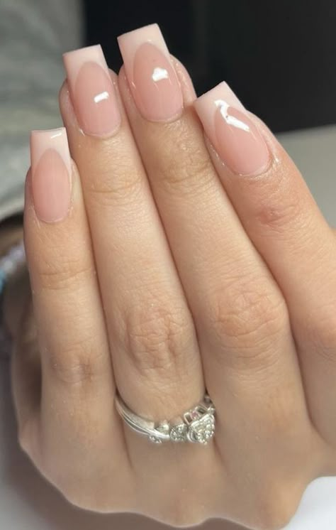 Round Square Nails Acrylic, Cute Short Coffin Acrylic Nails Simple, Milky Pink Nails With French Tip, Creme Nails Acrylic Design, Clean Short Nails Look, Nails Inspiration Almond Short, Short Nails Ideas Square Simple, French American Nails Natural, Pretty Acrylic Nails Summer Simple