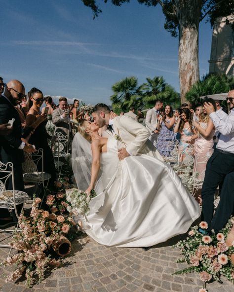 From swiping right to a spectacular wedding set on a cliffside in Sorrento, @allchloerose reveals the secrets behind her unforgettable wedding day. *Visit the link in bio or stories to read in full* With thanks to: Bride: @allchloerose Venue: @villa_astor @theheritagecollection Photographer: @lightfeels.wedding Dresses: @pronovias @halfpennylondon Bridesmaids: @karen_millen Groom Outfit: @suitsupply Florist: @winsome_floral Caterer: @sorrentoweddingcatering Stationery: @studiowrenco Vid... Wedding Dresses Pronovias, Winsome Floral, Villa Astor, Stories To Read, Reading Stories, Groom Outfit, Wedding Set, Sorrento, Karen Millen