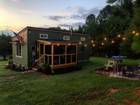 Tiny House Porch, Timy Houses, Screened In Porch Ideas, Tiny Cabin Plans, Shed Roof Design, Buy A Tiny House, Porch Outdoor, Small Tiny House, Addition Ideas