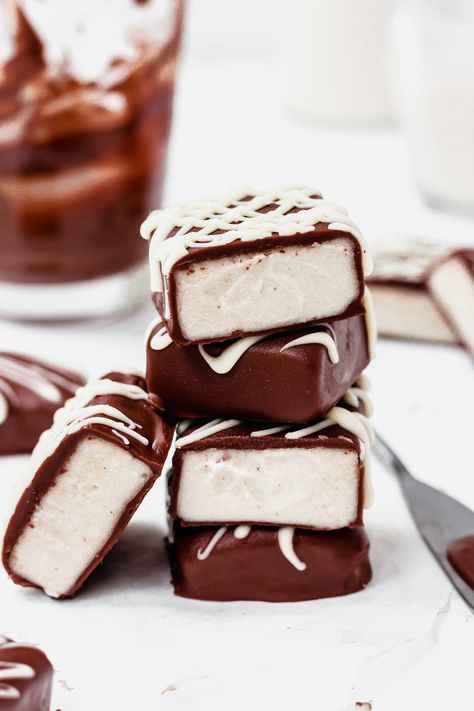 Vegan Nougat Recipe, Vegan Nougat, Nougat Bars, Nougat Recipe, Chocolate Bar Recipe, Plant Based Recipe, Vegan Plant Based, Vegan Candies, Healthy Snacking