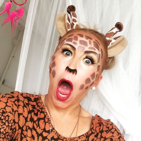 You Don't Have to Be Tall to Pull Off Giraffe Makeup This Halloween Madagascar Costumes, Giraffe Makeup, Giraffe Make Up, Musical Makeup, Lion Makeup, Giraffe Costume, Make Up Designs, Animal Makeup, Cute Halloween Makeup