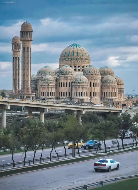 Mosque Architecture, Beautiful Mosques, Exotic Places, Beautiful Locations Nature, Islamic World, Baghdad, Historical Place, Mesopotamia, Islamic Architecture