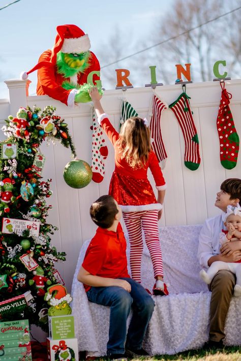 Grinch Photoshoot Backdrop, Grinch Family Photos, Grinch Picture Ideas, Grinch Christmas Photoshoot, Grinch Photo Shoot, Grinch Yard Decorations, Photoshoot Backdrops, Grinch Party, Christmas Pics