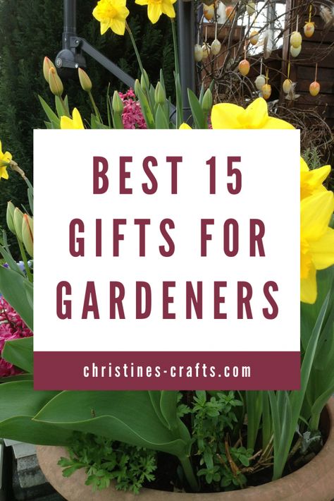 This list of 15 gifts that are perfect for gardeners will really solve your gift giving problems. There is something on this list for every gardener regardless of their plot size. Even a gift for indoor gardening! Take a look now and choose your favourite! #gardeninggiftideas #gardeninggifts #christinescraftsuk Gardeners Gift Basket Ideas, Garden Gifts Ideas, Gardening Gift Basket Diy, Gardening Gift Ideas, Best Gifts For Gardeners, Gardening Gift Set, Gardening Tricks, Gardening Gift Baskets, Modern Gardens