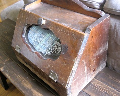 Breadbox Repurposed, Old Bread Box Repurpose, Repurposed Bread Box Ideas, Upcycled Bread Box Ideas, Bread Box Repurpose Diy, Bread Box Makeover Ideas, Breadbox Makeover, Wood Bread Box Makeover, Bread Box Makeover