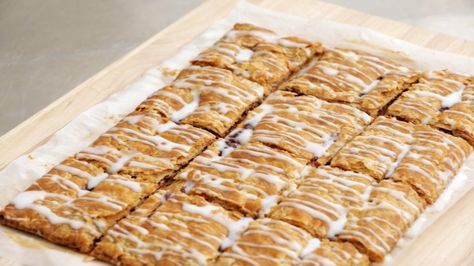 Watch Martha Stewart’s Graham Jam Pastry Squares Video. Get more step-by-step instructions and how to’s from Martha Stewart. Baking With Grandma, Pastry Squares, Graham Flour, Classic Meatloaf Recipe, Toaster Pastry, Pudding Pies, Breakfast Lovers, Flour Recipes, Sweet Roll