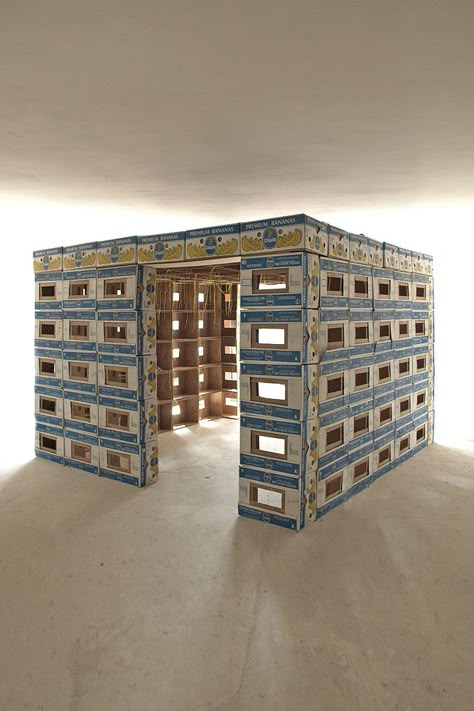 banana box fort. link shows how it is made from 200 boxes. Cardboard Box Fort, Cardboard Forts, Box Fort, Diy Locker, Backyard Plan, Box Building, Cardboard House, Moving Boxes, Cardboard Art