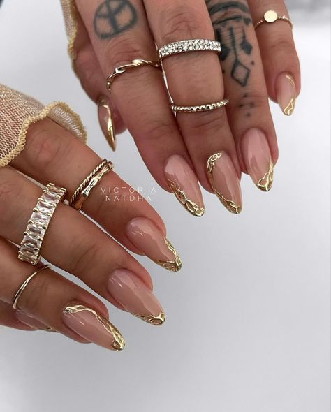 Gold Nails Ideas, Golden Nails Designs, Fall Nude Nails, Blue Stiletto Nails, Summer Vacation Nails, Gold Accent Nail, Golden Nails, Nude Nail Designs, Beige Nails