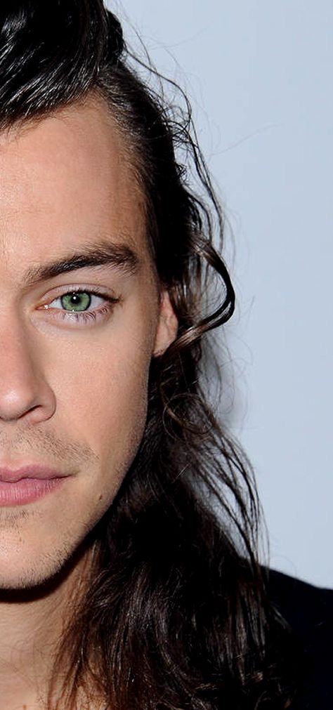 Belleza... Harry Styles Eyes, Beautiful Green Eyes, Harry 1d, Harry Styles Edits, Harry Styles Cute, One Direction Photos, Haikou, Harry Styles Wallpaper, One Direction Harry