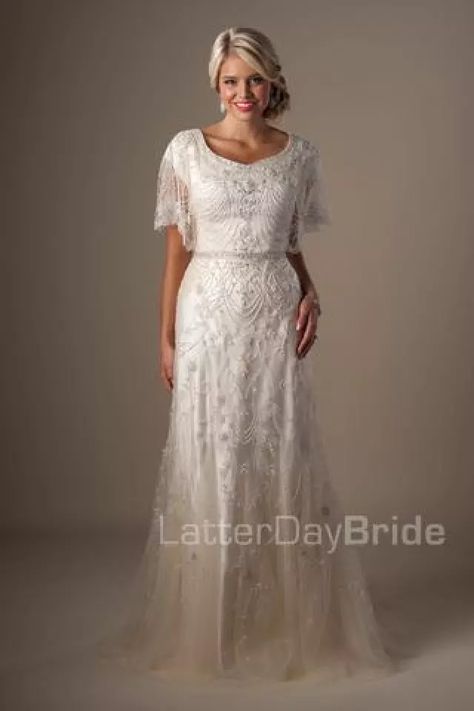 Wedding Dresses Beaded, Modest Wedding, Wedding Dresses Strapless, Beaded Wedding, Outfit Look, Modest Wedding Dresses, Perfect Wedding Dress, Romantic Weddings, Wedding Dresses Vintage