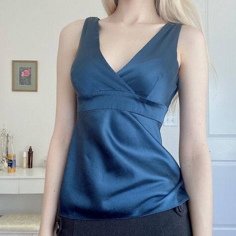 90s Inspired Blue Cotton Top, Fitted Grunge Blue Top, Vintage Blue V-neck Top, 2000s Babydoll Top, Vintage Washed Blue Tops With Button Closure, 6th Form Outfits, Aesthetic Outfit Ideas, Outfit Formulas, Paris Outfits