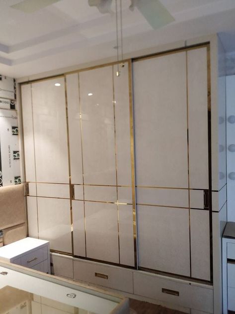 Sliding Wardrobe Design Modern, Wardrobe Decoration, Wardrobe Laminate, Wardrobe Laminate Design, Sliding Door Wardrobe Designs, Laminate Design, Wall Wardrobe Design, Wardrobe Design Modern, Dressing Design