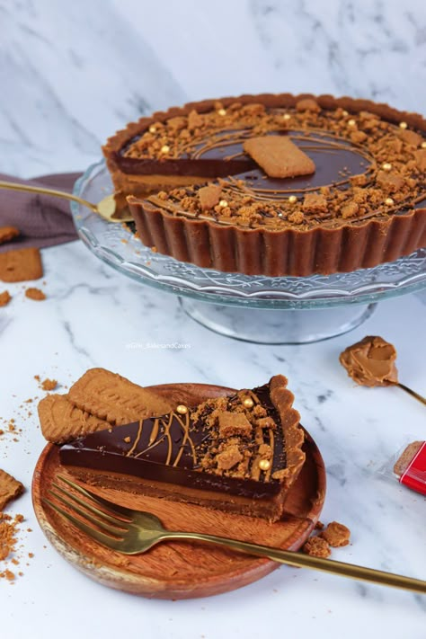 Biscoff Tart, Carrot Cake Traybake, No Bake Biscoff, Amazing Christmas Desserts, Butter Biscuit, Chocolate Tarts Recipe, Tart Cake, Sweet Pies, Biscoff Spread