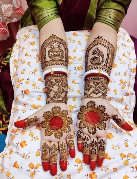 Alta Mehendi Designs Hand, Simple Mehendi Looks For Bride, Bengali Mehendi Designs, Alta Design Bengali Hands, Alta Mehendi, Bengali Mehendi, Bengali Marriage, Bangla Art, Alta Design