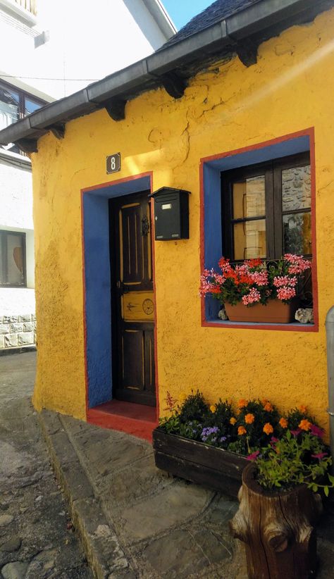 Colorful Home Exterior, Mexican Windows, Indie Rooms, Mexican Style Home, Fresh Home Decor, Mediterranean Homes Exterior, Spanish Bungalow, Mexican Hacienda, Hacienda Style Homes